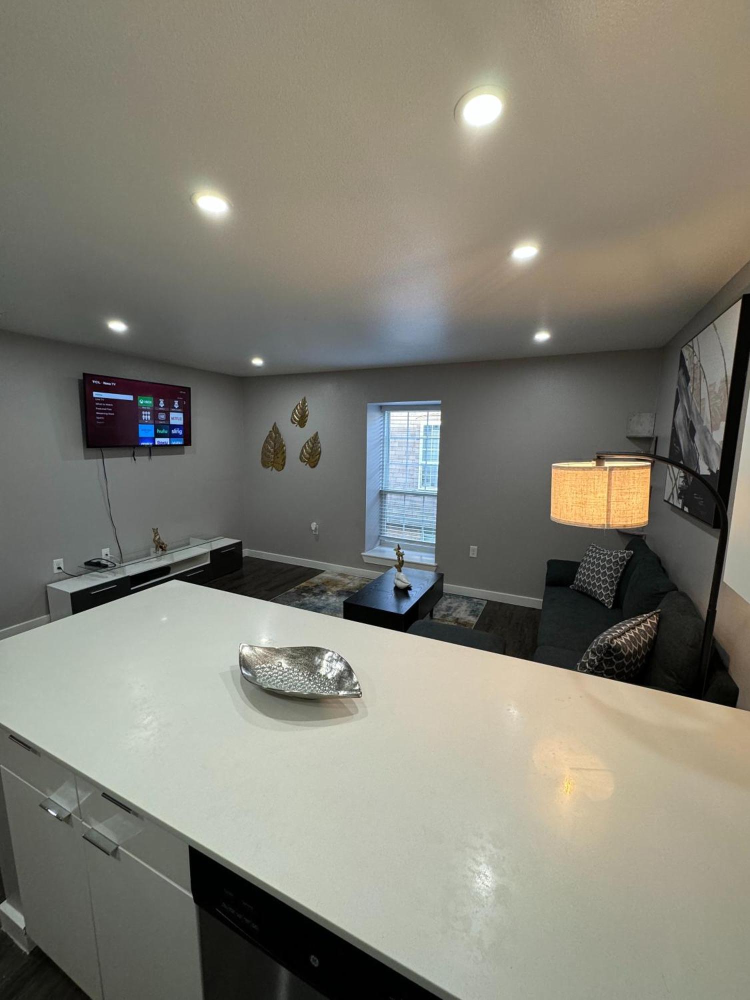 Downtown - Modern 1bed 1bath Escape Apartment