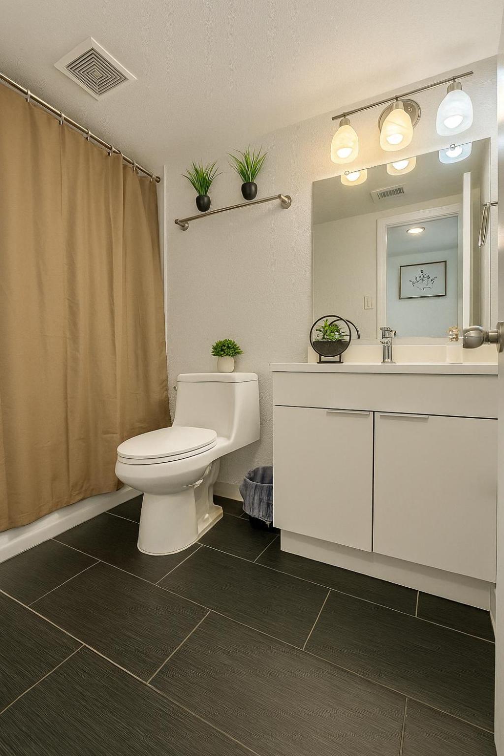 - Alluring 1 Bed 1 Bath Apartamento Dallas