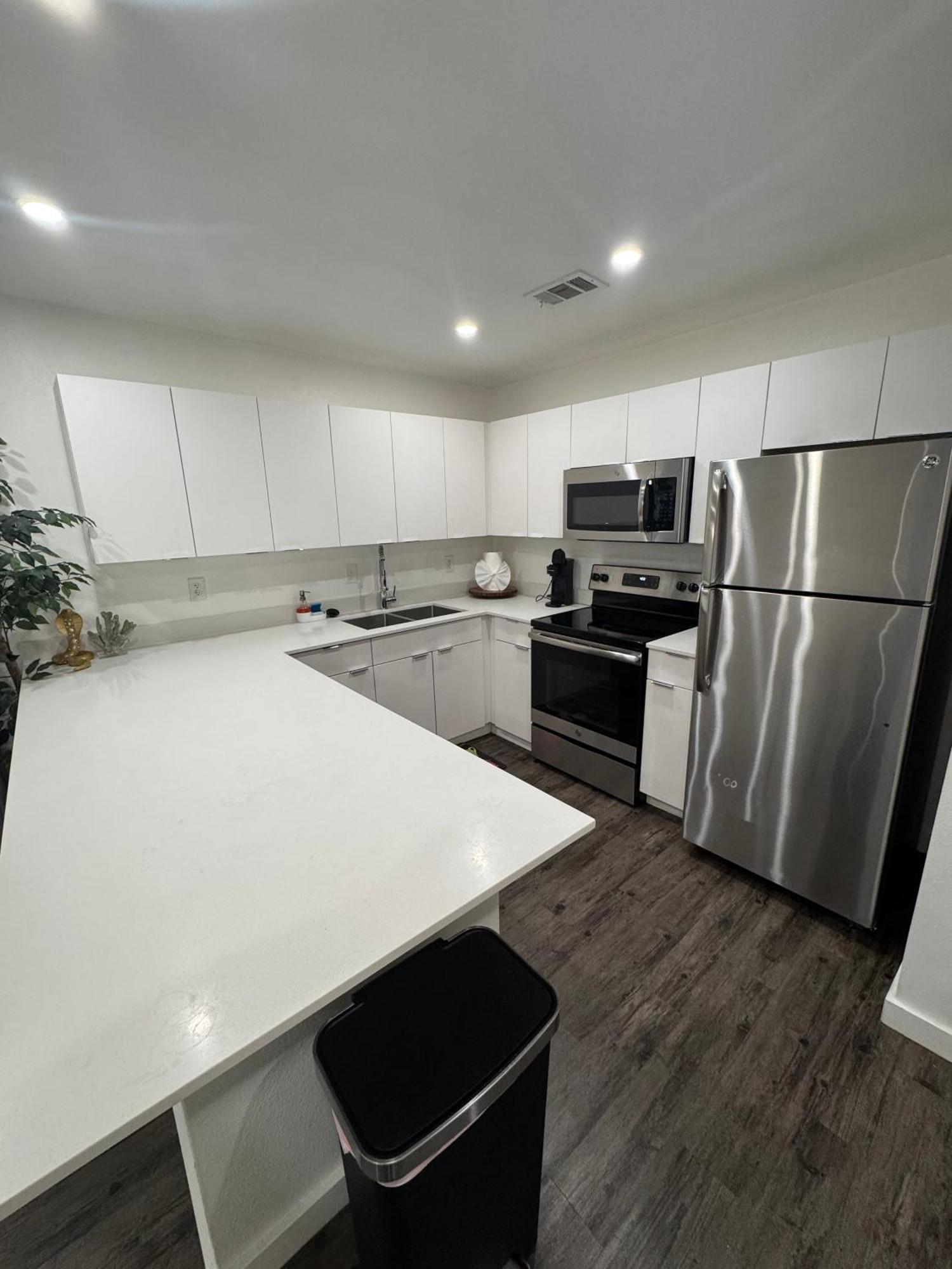 - Alluring 1 Bed 1 Bath * Dallas