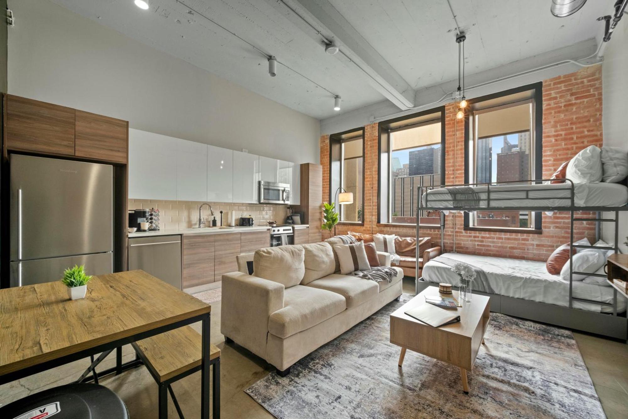 Stunning Downtown With Pool, Laundry, Parking Apartment Dallas