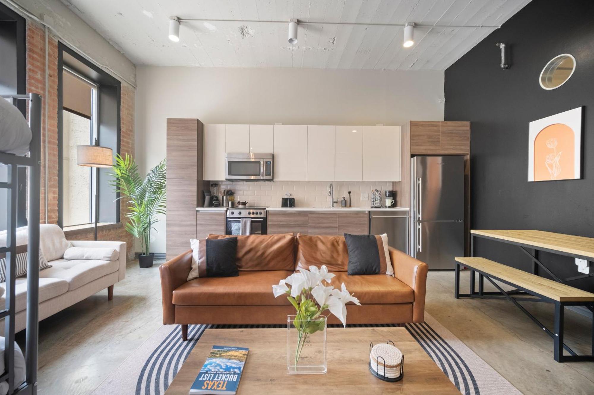 Stunning Downtown With Pool, Laundry, Parking * Dallas