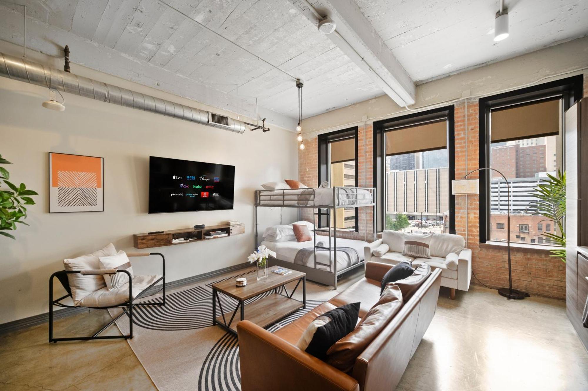 Stunning Downtown With Pool, Laundry, Parking Dallas