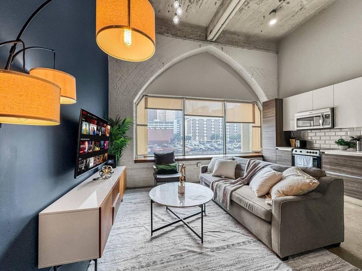 Apartment Elegant Luxe 2bd, Dt Dallas, Sleeps 12, Free Parking, Near Convention Center Dallas