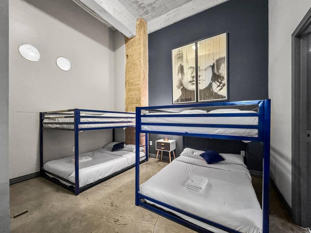 Apartment Elegant Luxe 2bd, Dt Dallas, Sleeps 12, Free Parking, Near Convention Center *