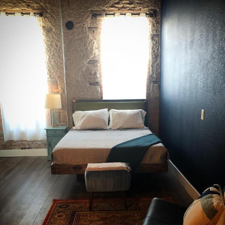Deep Ellum - Adults Only Hostel *
