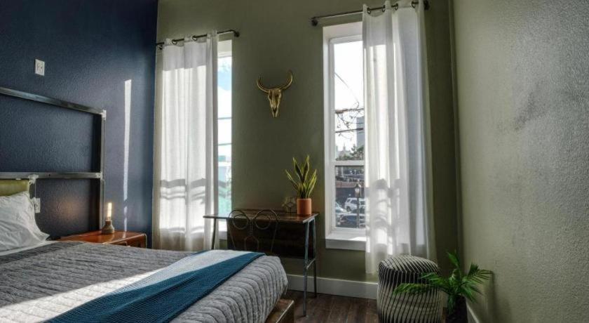 Hostel Deep Ellum - Adults Only