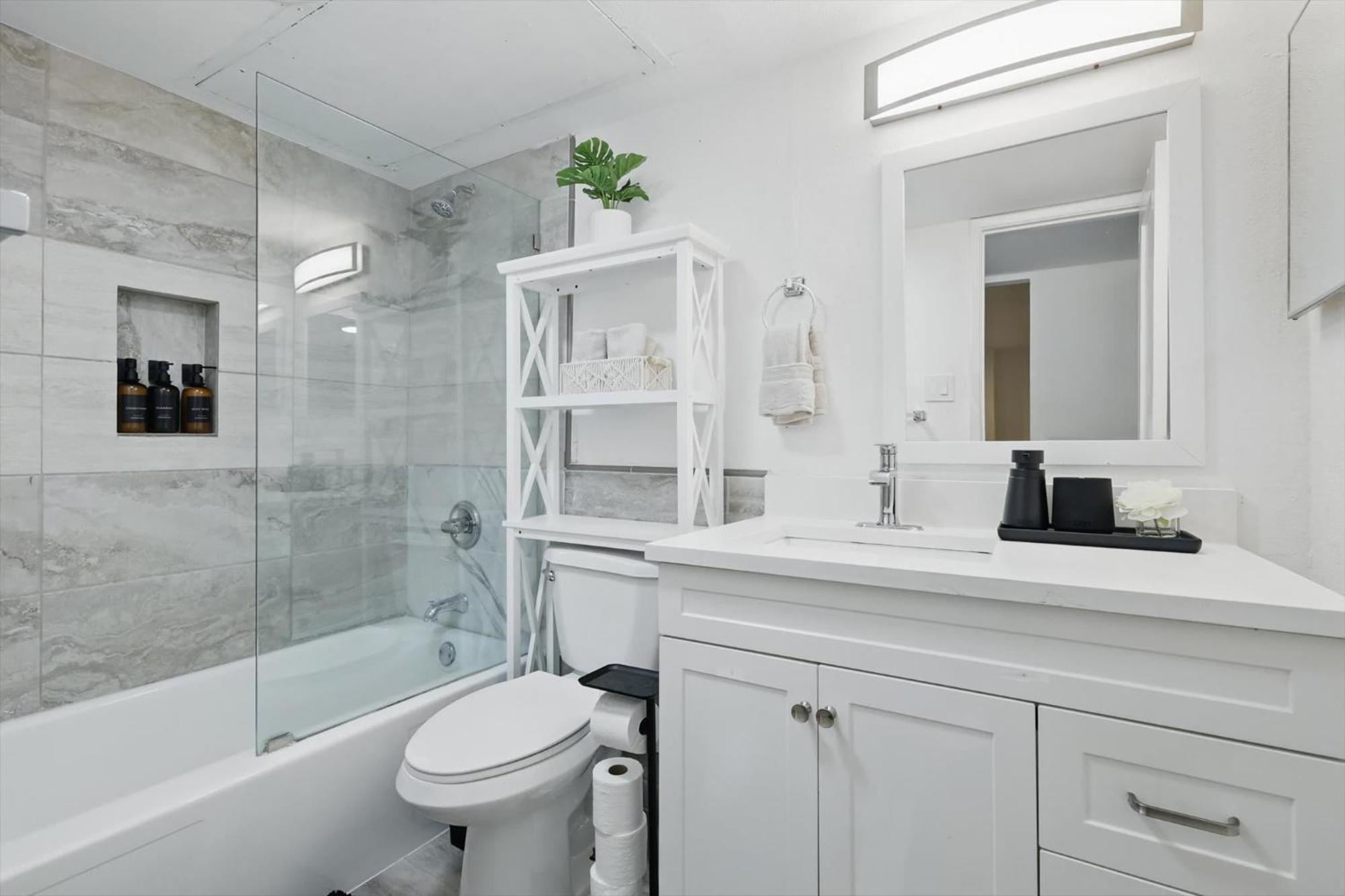 2-bd 2-ba With Pool Patio Courtyard * Dallas
