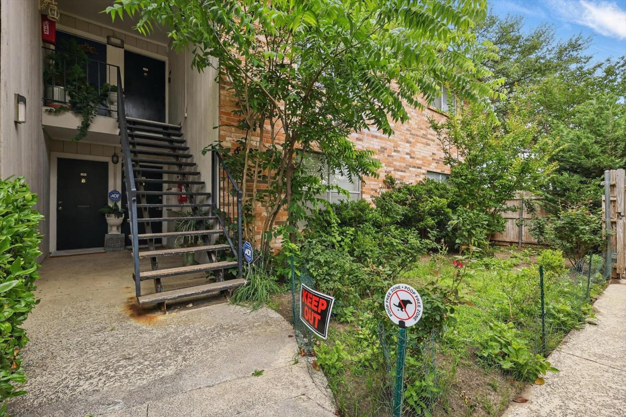 Apartment 2-bd 2-ba With Pool Patio Courtyard Dallas