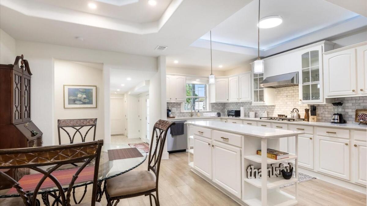 Flair House Midway-hollow, Uptown Close By Holiday home Dallas