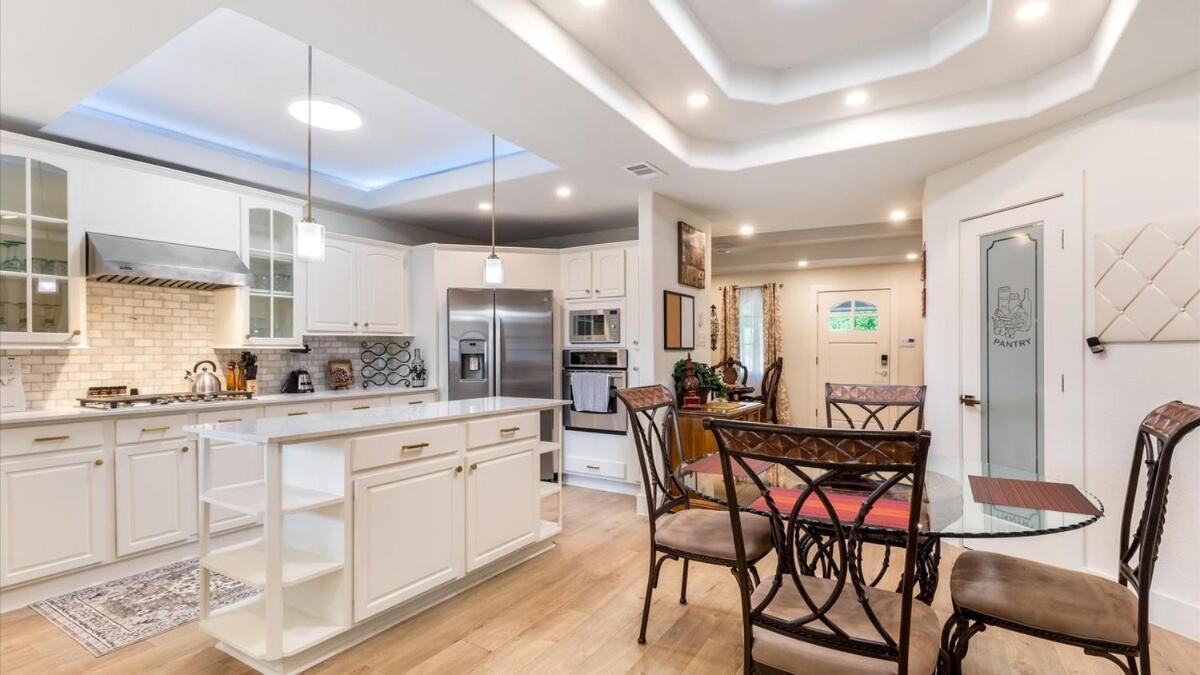Holiday home Flair House Midway-hollow, Uptown Close By