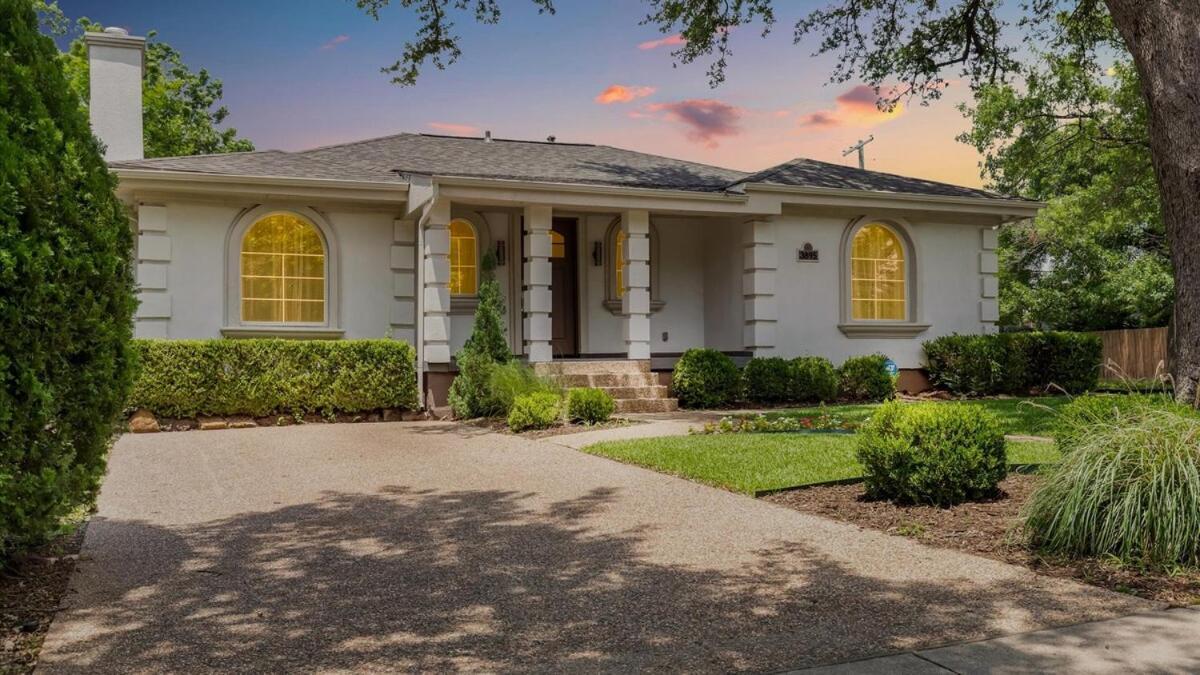 Holiday home Flair House Midway-hollow, Uptown Close By *