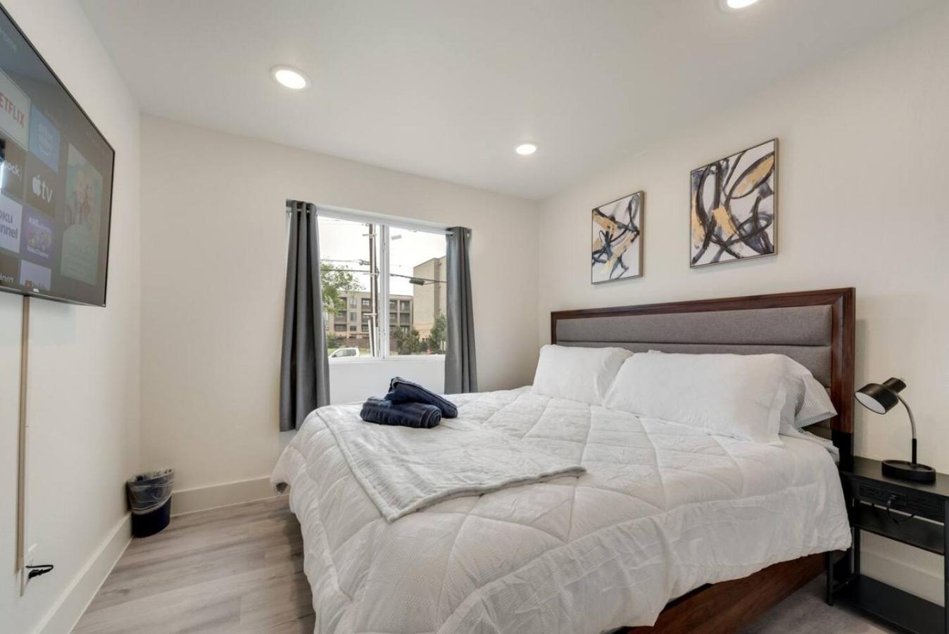 New! Modern Comfort 5 Min From Downtown & Deep Ellum Apartment Dallas