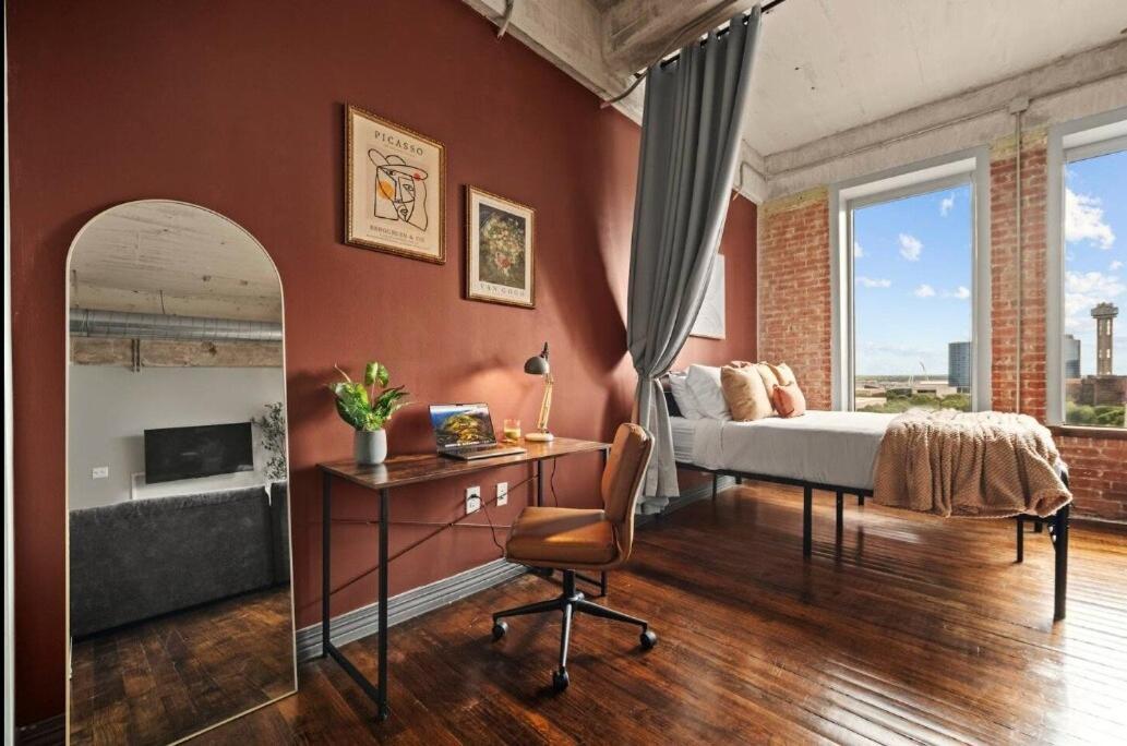 Loft In Downtown With Skyline Views *