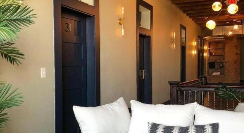 Hostel Deep Ellum - Adults Only
