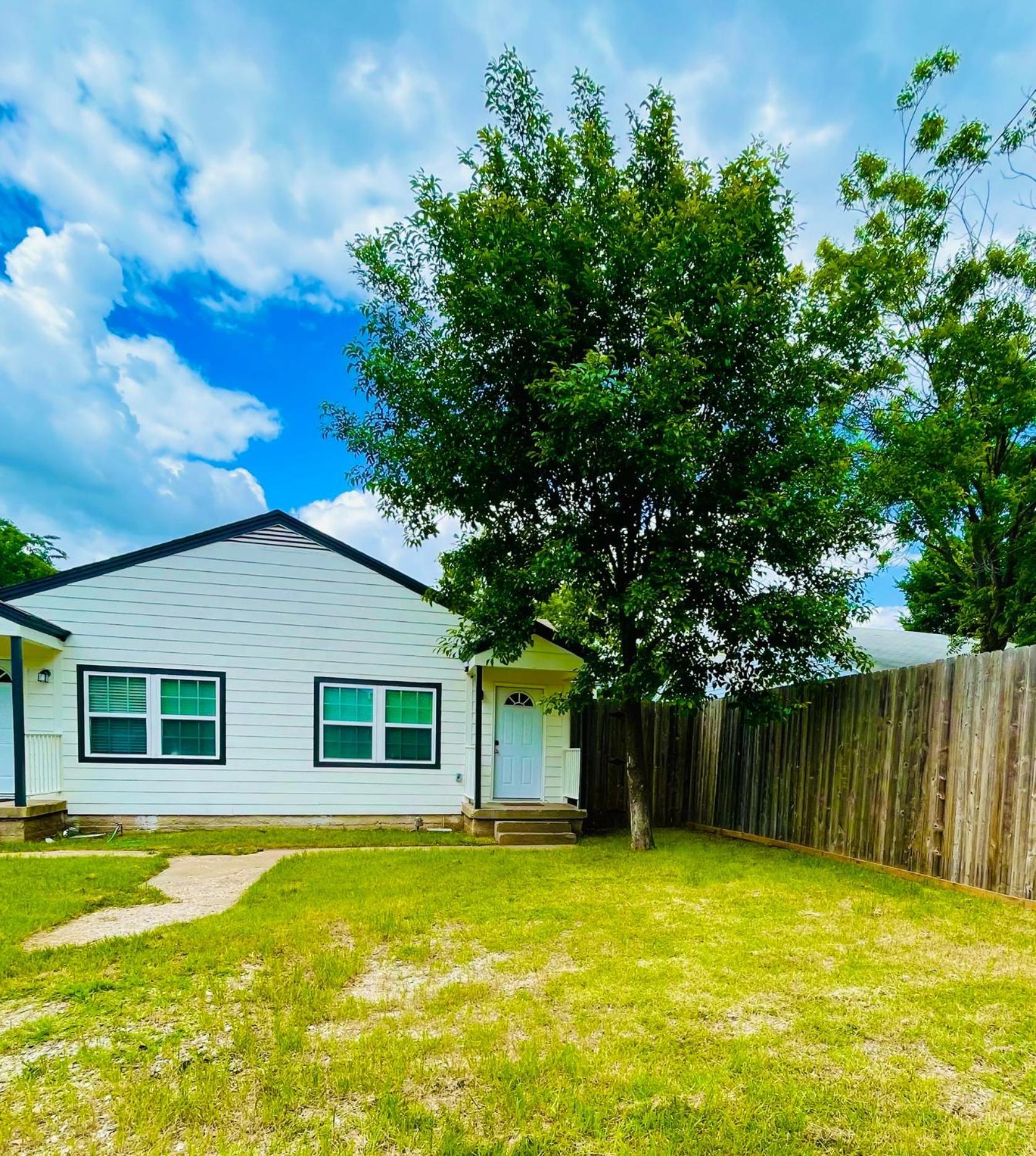 Spacious Location! 15 Minutes From Downtown Apartment