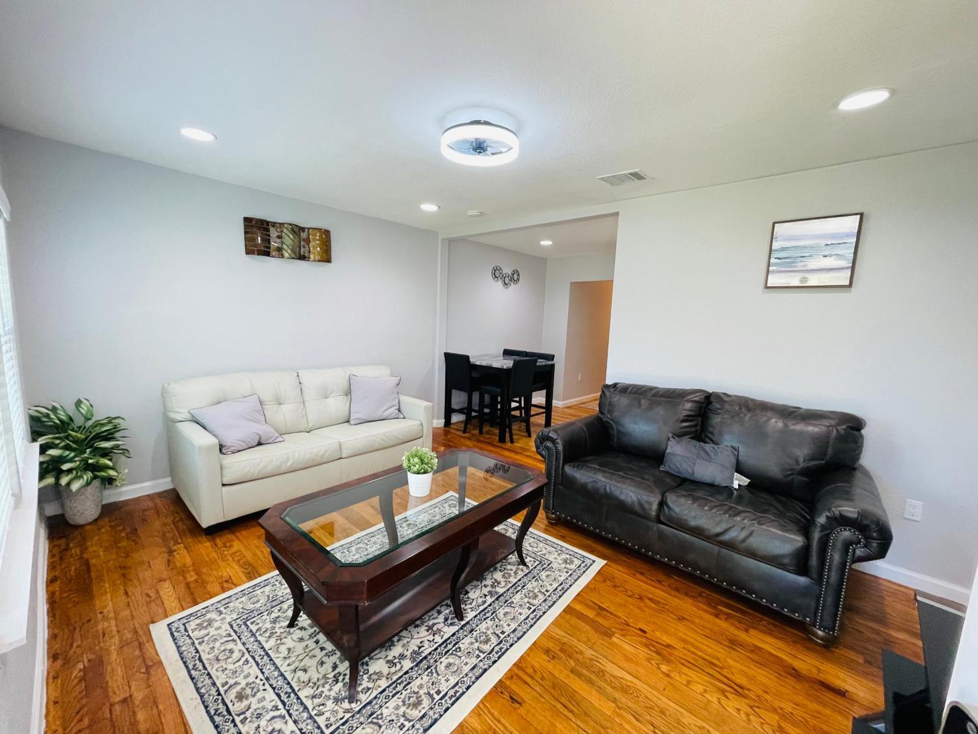 Apartment Spacious Location! 15 Minutes From Downtown