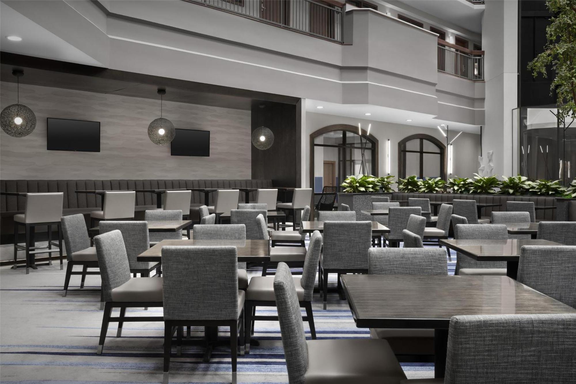 Hotel Embassy By Hilton Near The Galleria 4*