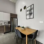 Elegant Luxe 2Bd, Dt Dallas, Sleeps 12, Free Parking, Near Convention Center