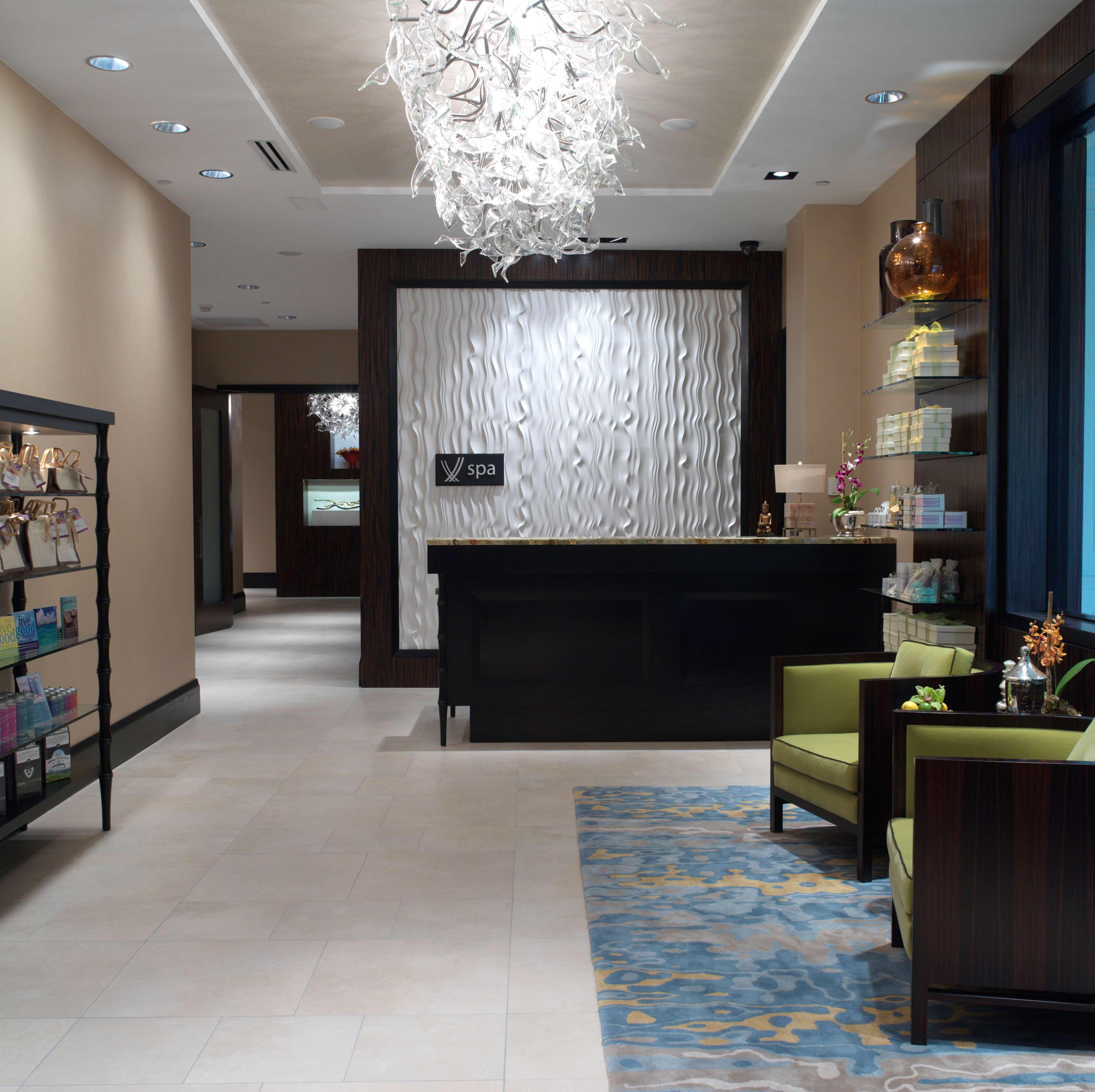 Hilton Anatole 4*
