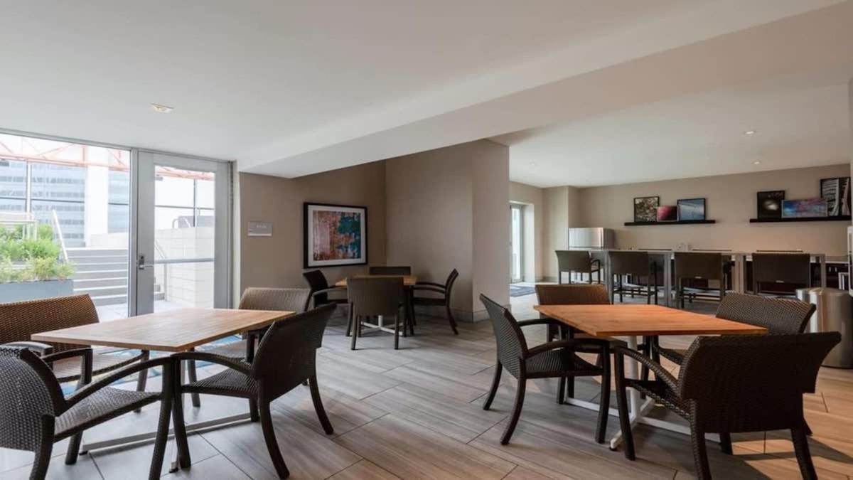 Apartment 23rd Fl Bold Cozysuites With Pool, Gym