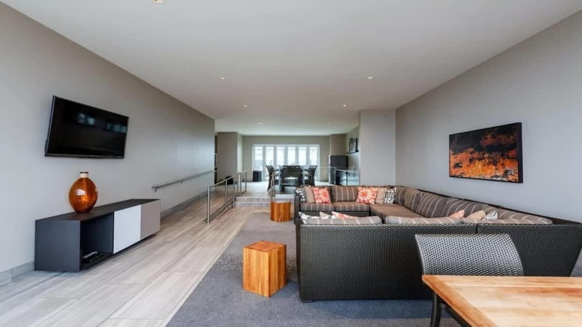 23rd Fl Bold Cozysuites With Pool, Gym Apartment Dallas