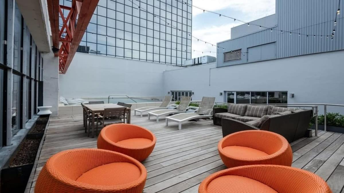 23rd Fl Bold Cozysuites With Pool, Gym Dallas