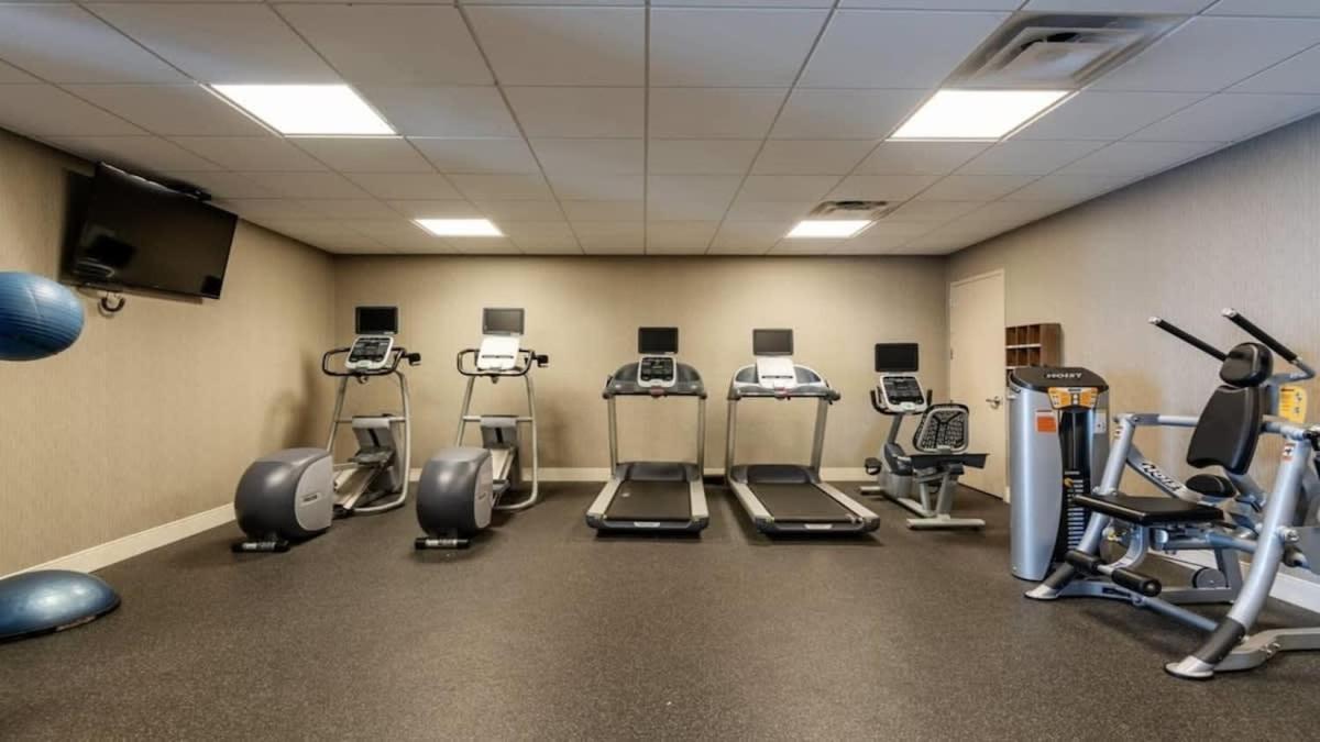 23rd Fl Bold Cozysuites With Pool, Gym *
