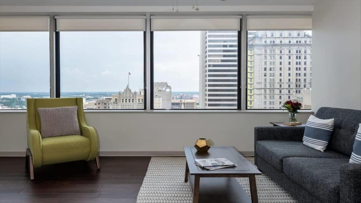 23rd Fl Bold Cozysuites With Pool, Gym *