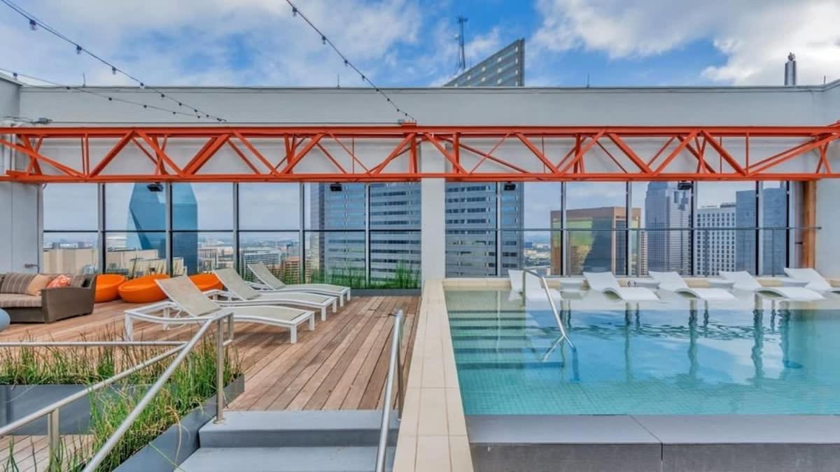 Apartment 23rd Fl Bold Cozysuites With Pool, Gym