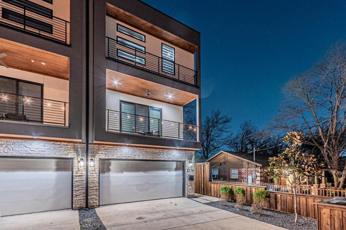 Oak Lawn Luxe Stay- Hot Tub, Arcades, Pool Table & Holiday home *