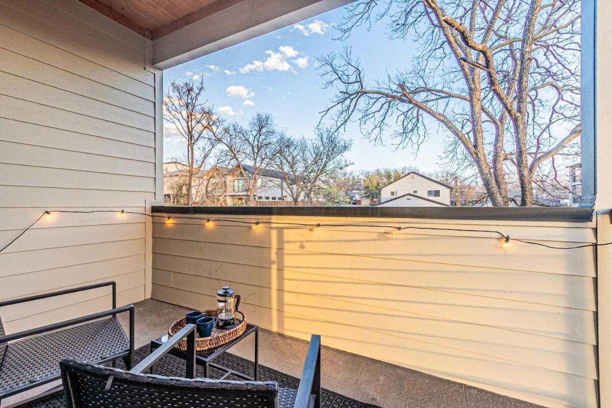 Oak Lawn Luxe Stay- Hot Tub, Arcades, Pool Table & Holiday home Dallas