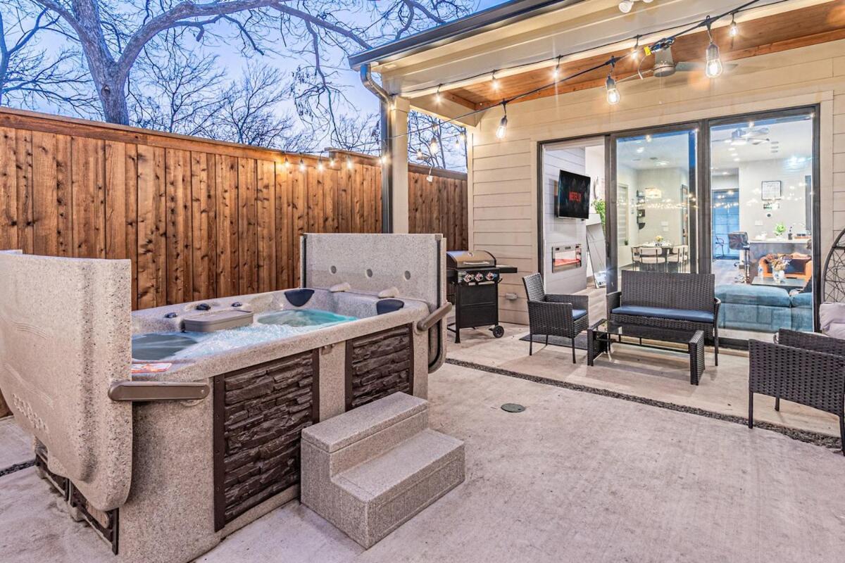 Oak Lawn Luxe Stay- Hot Tub, Arcades, Pool Table & * Dallas