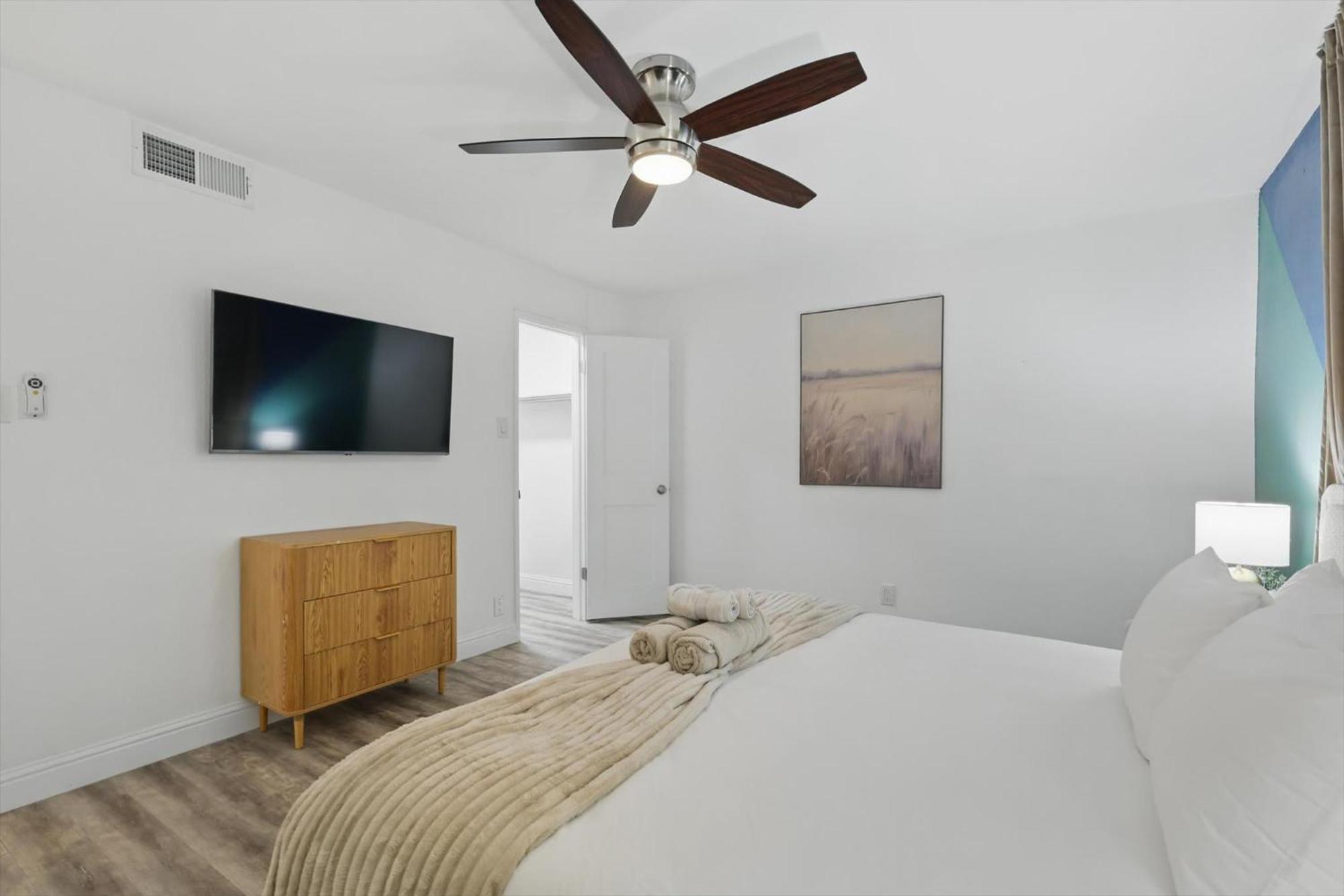 2-bd 2-ba With Pool Patio Courtyard Dallas
