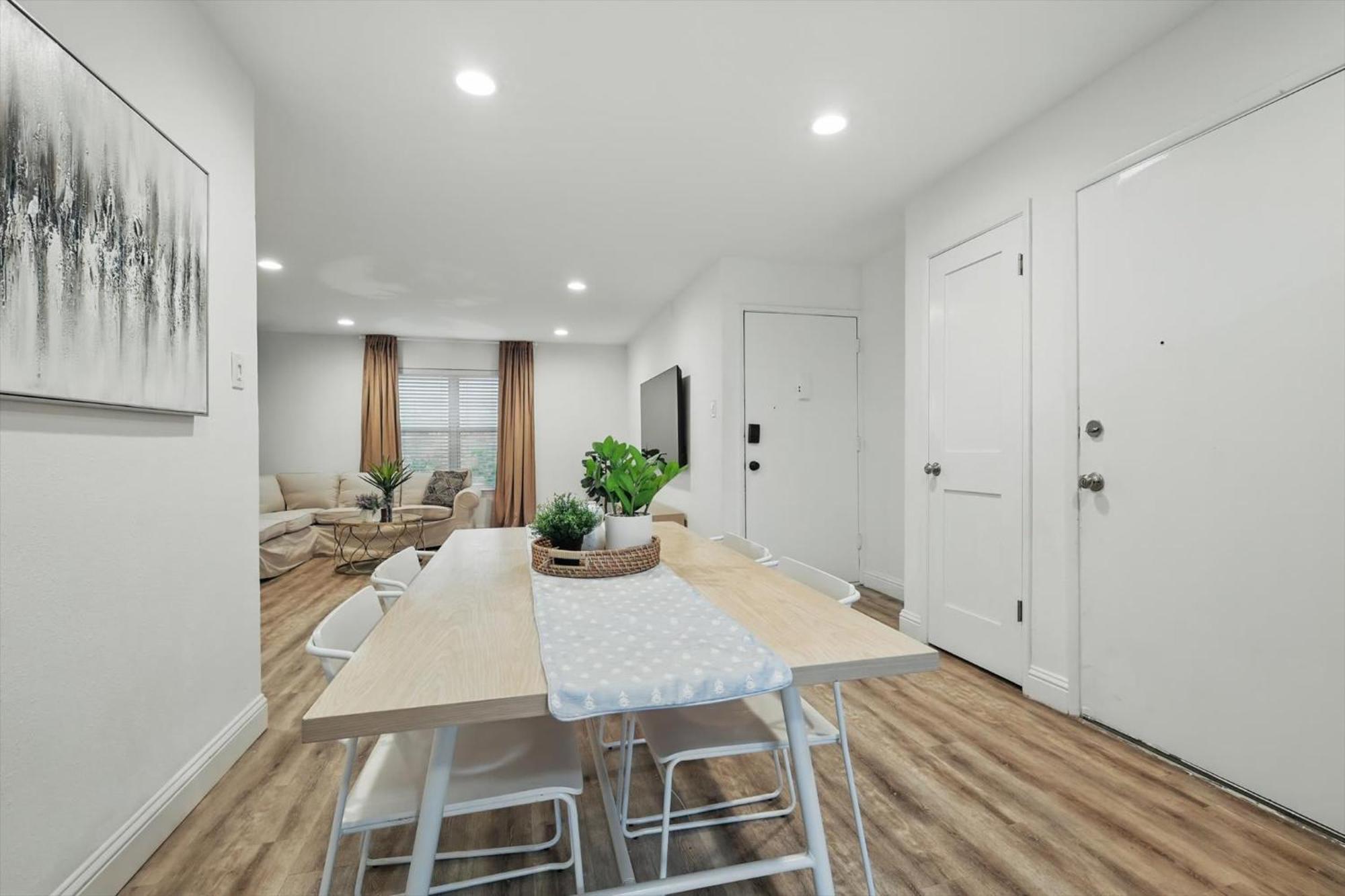 2-bd 2-ba With Pool Patio Courtyard *