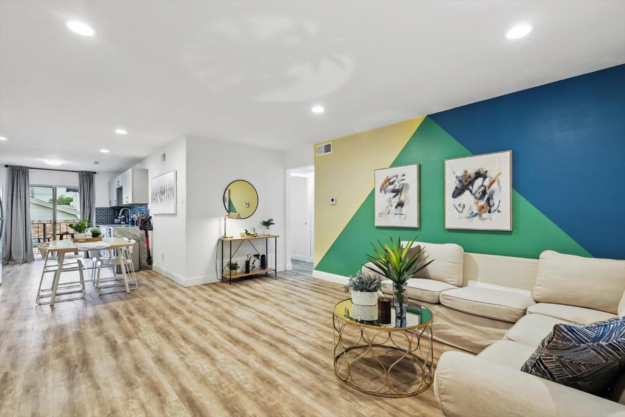 Apartment 2-bd 2-ba With Pool Patio Courtyard Dallas