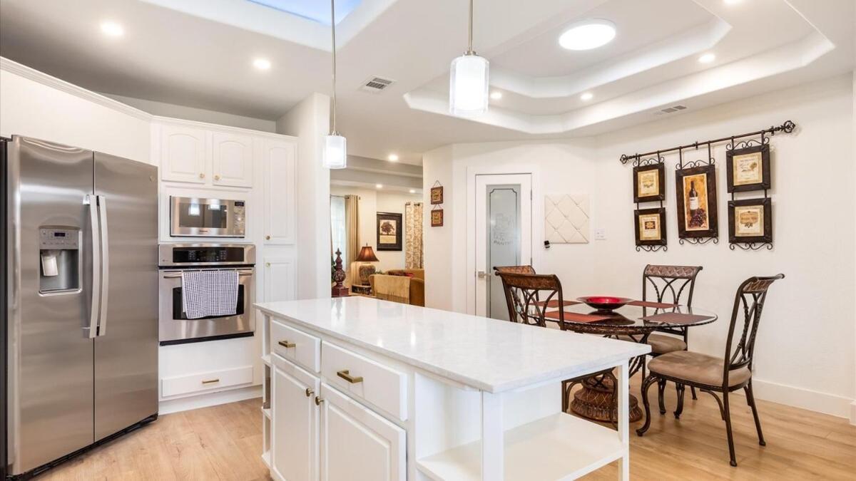 Holiday home Flair House Midway-hollow, Uptown Close By