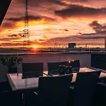 Downtown Dallas Art Penthouse Piano & Free Parking