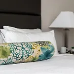 Downtown Dallas Cozysuites With Gym #10