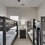 Modern And Spacious High End Home Near Downtown