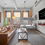 Stunning Downtown Apartment With Pool, Laundry, Parking
