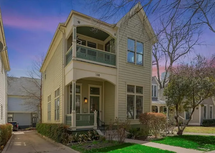 Upscale Uptown Estate In Heart Of Dallas