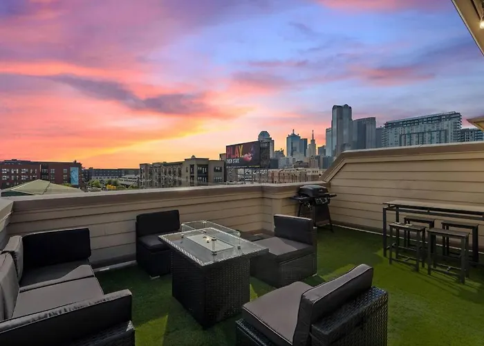 Farmers Market 3 Bd Townhome W Rooftop Terrace