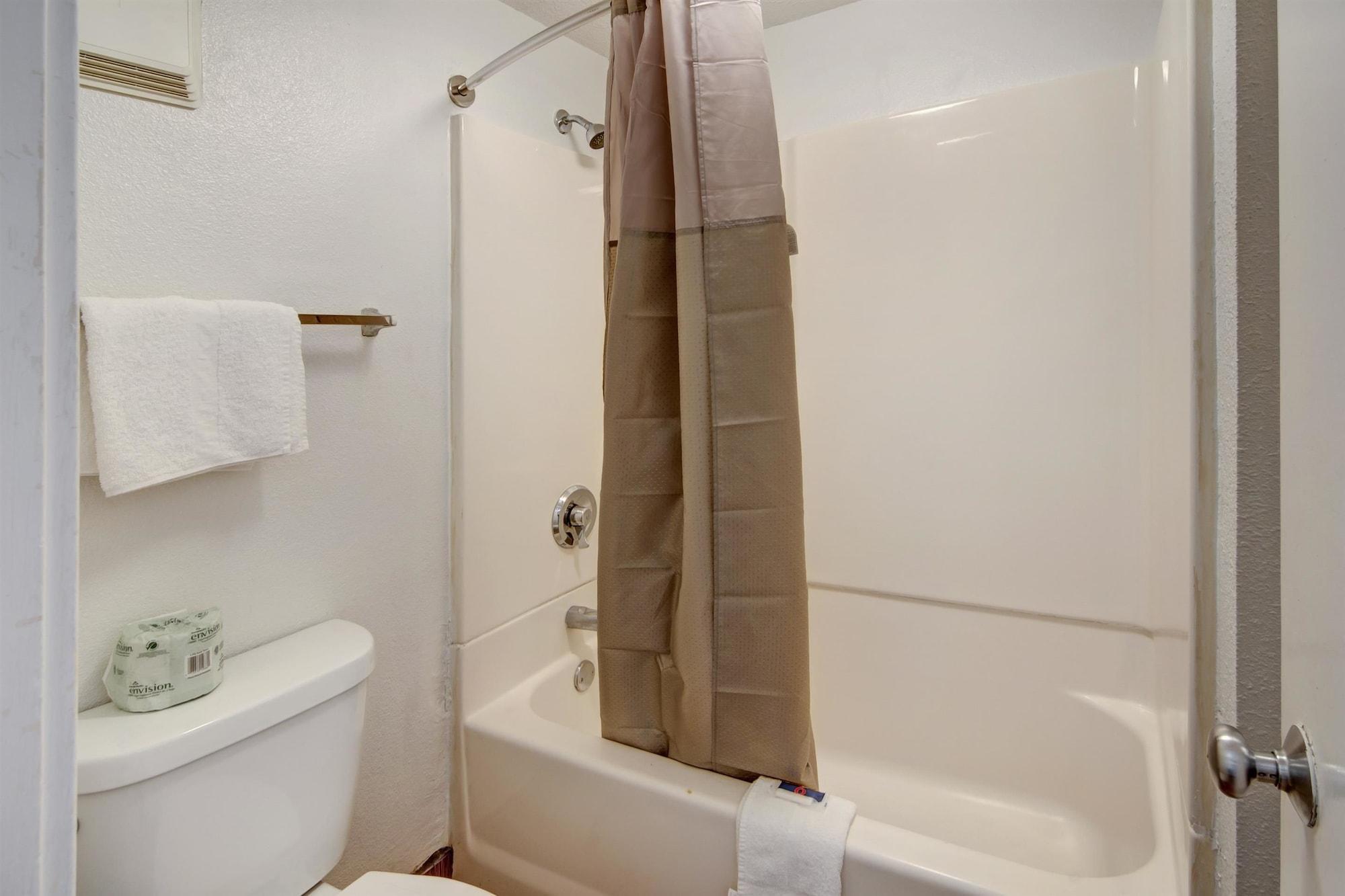 Hotel 6-dallas, Tx - Forest Lane 2*