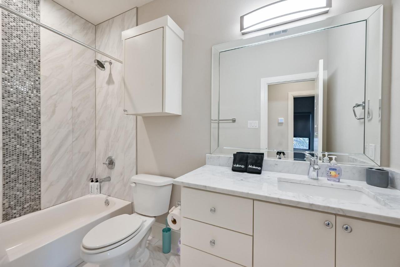 Holiday home 9 Minutes To Downtown - 1000mbps - King - 58 In Tv - Games