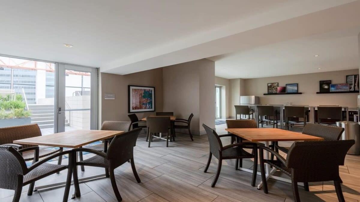 Apartment Cozysuites Two Stylish 2br On Elm St *