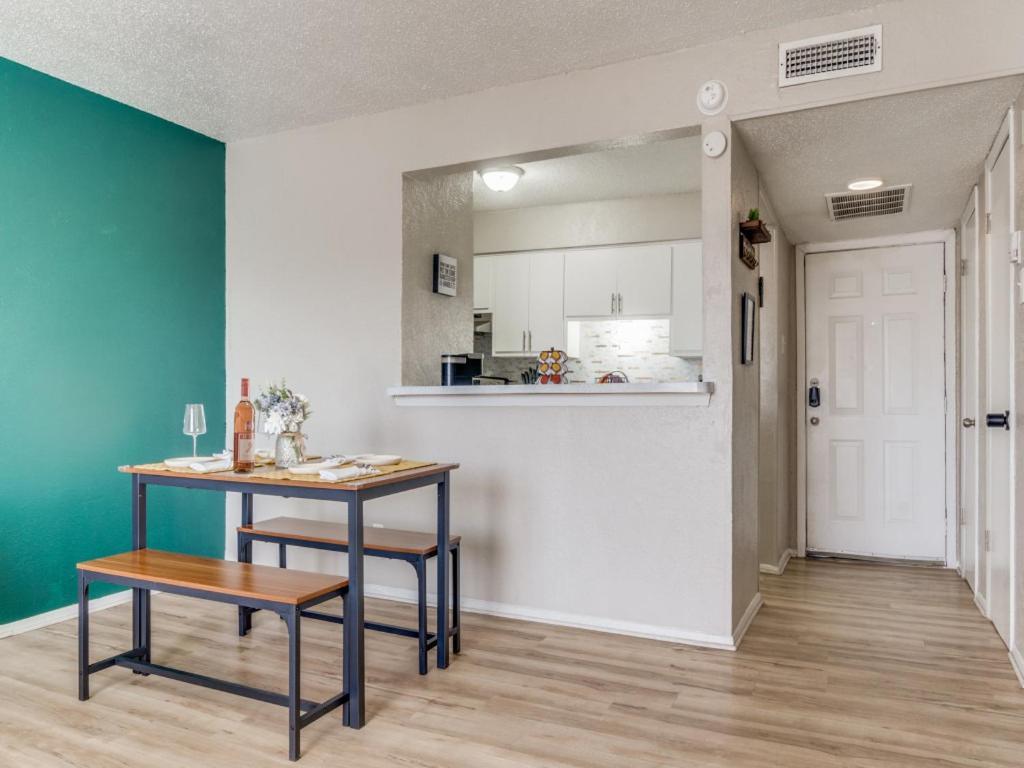6 Min To Ut Southwestern_fast Wi-fi Apartment