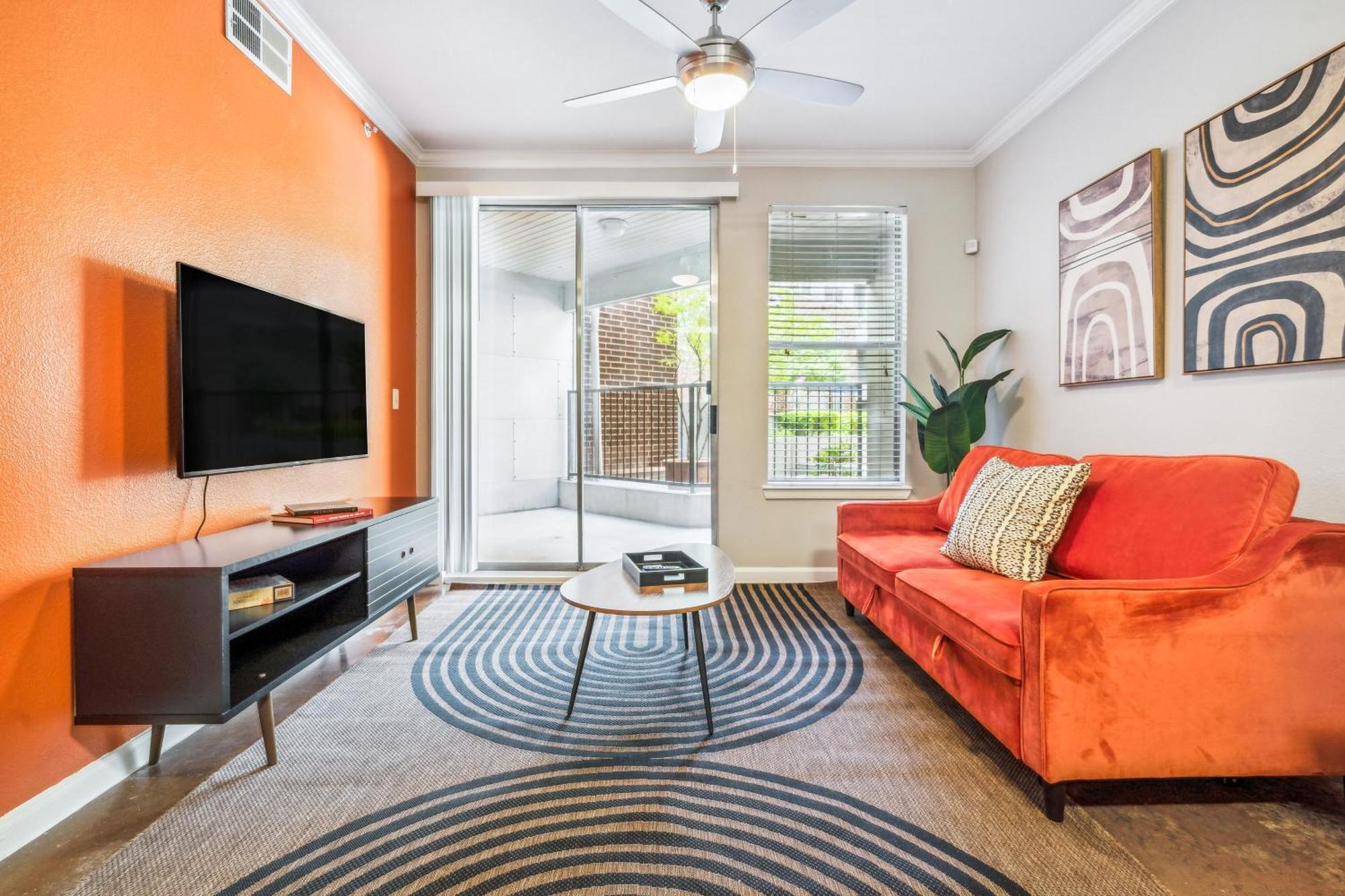 1001 Ross Avenue Apartment *