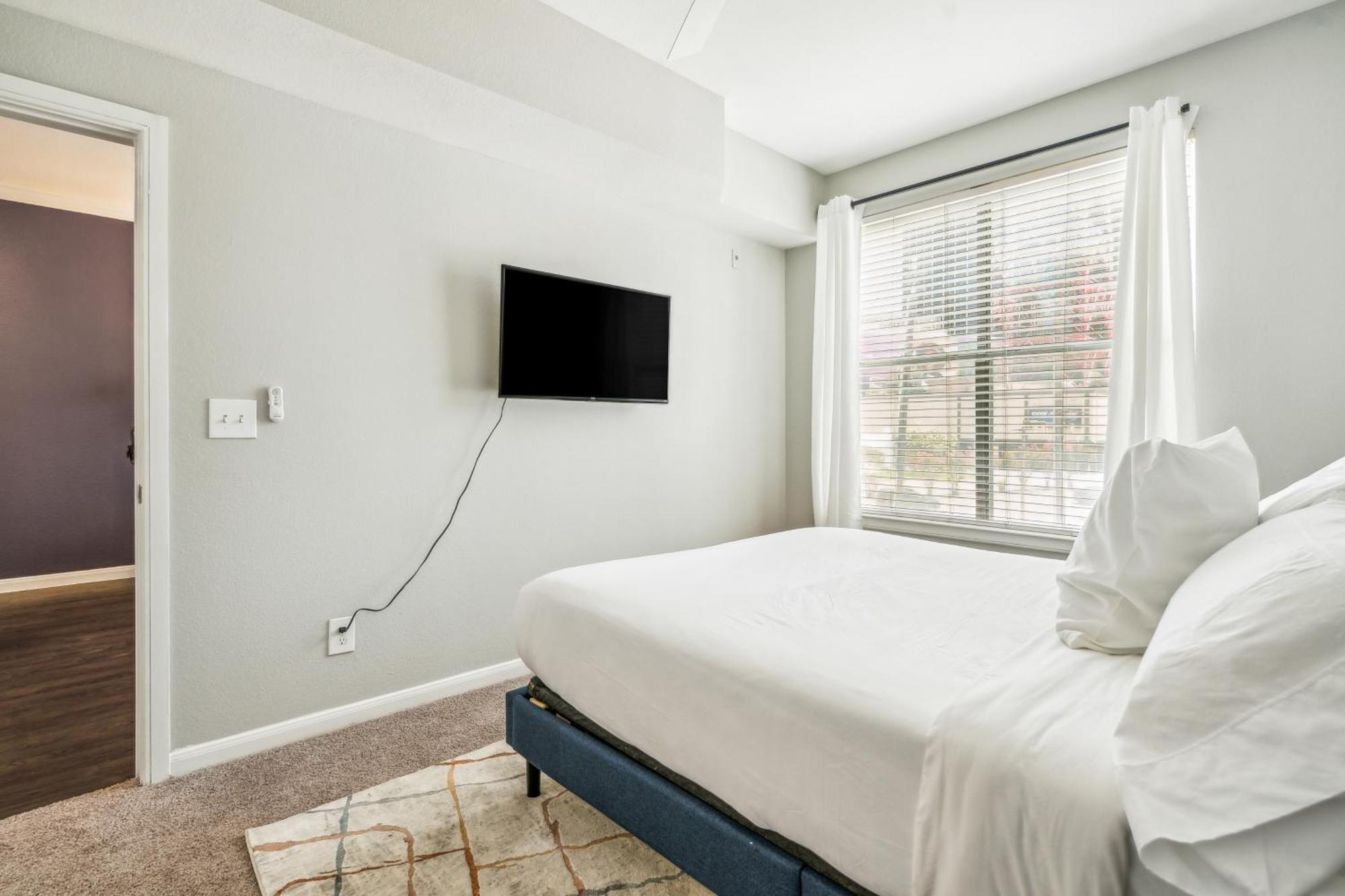 1001 Ross Avenue Apartment *