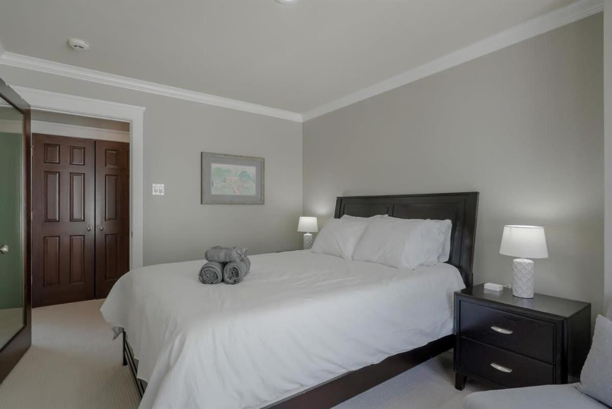 Upscale Uptown Estate In Heart Of Holiday home