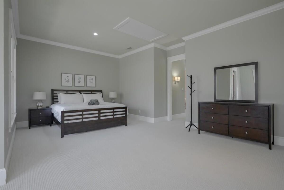 Upscale Uptown Estate In Heart Of Holiday home Dallas